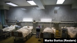 Prema podacima Ministarstva zdravlja Srbije, na dan 9. januar 2021. u bolnicama širom zemlje je hospitalizovano 5.911 osoba obolelih od COVID-19, dok se na respiratoru nalazi 207 pacijenata. 