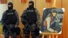 Policija pored pronađene ukradene slike Pola Sezana, april 2012.