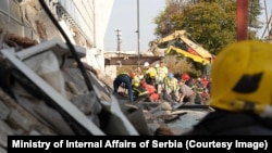 Železnička stanica u Novom Sadu svečano je otvorena u julu 2024. godine, nakon trogodišnje rekonstrukcije. Nadstrešnica koja se obrušila, kako su saopštili nadležni, "nije bila predmet rekonstrukcije u okviru radova". Na fotografiji: mesto nesreće, 1.novembar 2024.