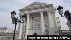 Извадени буквите од Влада на Република Македонија во очекување на нови со името Северна Македонија