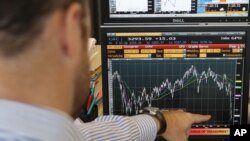 Kretanje financijskih aktivnosti na burzi u Parizu, 08. kolovoz 2011.