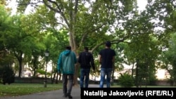 Za sada niko od državnih zvaničnika u Srbiji nije javno komentarisao Fronteksovu odluku o povlačenju iz Mađarske. ( Na fotografiji migranti u Subotici, fotoarhiv)