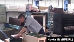 Učenici rade u fabrici nameštaja