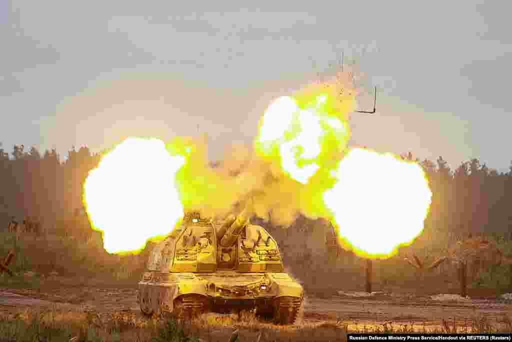 Bemutatták a legújabb, Epoha harci modullal felszerelt B&ndash;19-es páncélozott személyszállító harcjárműveket is Putyinnak