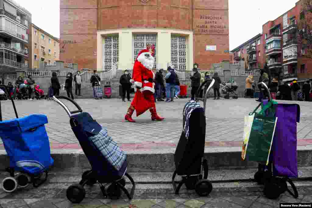 ШПАНИЈА - Шпанските власти ќе водат регистар на луѓе кои одбиваат вакцина против коронавирусот и ќе ги споделат податоците со другите европски земји, но тие нема да бидат објавени во јавноста, соопшти Министерството за здравство. Министерот Салвадор Ила рече дека е важно граѓаните да се вакцинираат против коронавирусот, иако вакцинацијата, која започна во многу земји на Европската унија не е задолжителна.