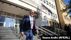 Predsjednik Nove stranke Zoran Živković podnio je krivičnu prijavu protiv predsjednika Srbije Aleksandra Vučića, ministra policije Nebojše Stefanovića, njegovog oca Branka Stefanovića i bivšeg direktora Krušika Valjeva Mladena Petkovića zbog optužbi za nezakonite radnje