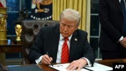 Președintele american, Donald Trump, a majorat la 25% taxele pentru importurile de oțel și aluminiu.