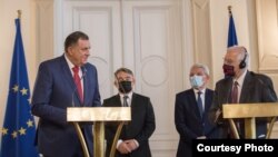 Šef evropske diplomatije Josep Borrell tokom sastanka sa članovima Predsjedništva BiH Miloradom Dodikom, Željkom Komšićem i Šefikom Džaferovićem u Sarajevu 20. novembra 2020. 