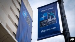 Summitul NATO de la Washington privește în primul rând cele 32 de țări membre. R. Moldova are însă și ea motive să îl urmărească cu interes. 