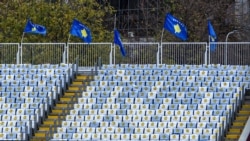 Heroinat në vend të tifozëve në stadiumin ‘Fadil Vokrri’