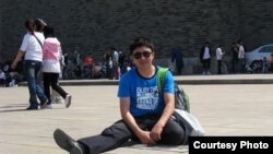 Блогер Ертай Нусипжан, владеющий несколькими языками.