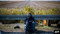 Automobil aleksinačkih registarskih oznaka koji je ilegalno prevozio svih 12 migranata udario u zaštitnu ogradu i prevrnuo se, ilustrativna fotografija