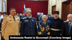 Generalul maior în retragere Radu Theodoru (centru) la Ambasada Rusiei în București pe 10 februarie 2023