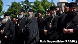 По мнению наблюдателей, столь жесткая реакция духовенства – серьезный сигнал властям