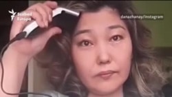 Kopaszra borotválták a fejüket kazah nők a politikai szabadságért