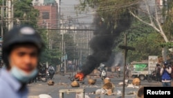 Sukob predstavnika vojne hunte i demonstranata koji traže oslobađanje pritvorene liderke zemlje Aung San Suu Kyi, Mandalay, Mjanmar