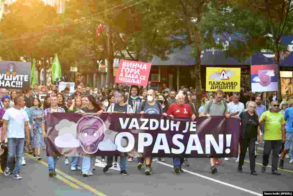 Među zahtevima su i sanacija svih upaljenih deponija, paljenje sekundarnih sirovina, energetska tranzicija, sistem sankcionisanja pojedinaca i velikih firmi, uspostavljanje funkcionalnog pravnog mehanizma za kažnjavanje odgovornih.&nbsp; 