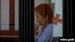 მზია ამაღლობელს 4-დან 7 წლამდე პატიმრობა ემუქრება ბათუმის პოლიციის უფროსისათვის, ირაკლი დგებუაძისათვის სილის გაწვნის გამო. დგებუაძს მტკიცებით, მან სილის გაწვნით ტკივილი განიცადა