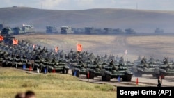 Tanket kineze gjatë stërvitjeve ushtarake në Chita në lindje të Siberisë. 13 shtator, 2018. 