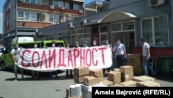 Aktivisti brojnih nevladinih organizacija i udruženja su se ujedinili i svakodnevno prikupljaju i donose pomoć