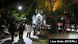 Slujba de înviere în cartierul Râșcani din Chișinău, 2 mai 2021