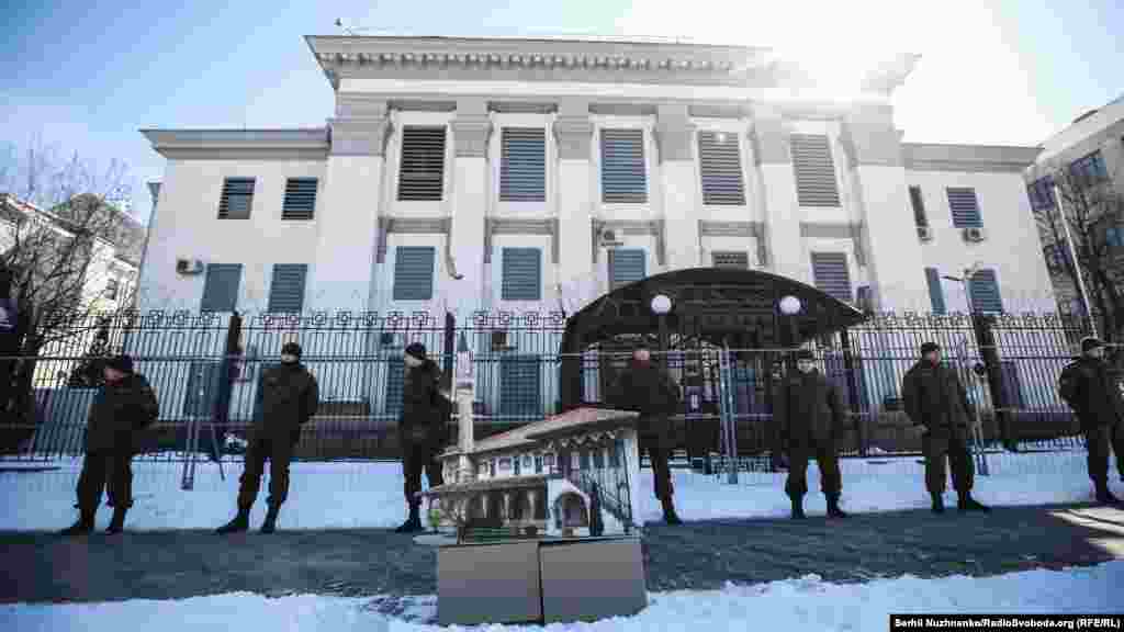 Організаторами акції виступили громадська організація «КримSOS», Меджліс кримськотатарського народу й «Кримський дім»