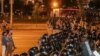 Участники поствыборного протеста и спецназ милиции в Минске. 9 августа 2020 года.