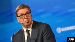 "Mi imamo i neku vrstu zvanične potvrde, ali moramo da vidimo papir", rekao je predsednik Srbije Aleksandar Vučić navodeći da će SAD 1. januara uvesti sankcije
Naftnoj industriji Srbije (NIS) zbog ruskog vlasništva.
