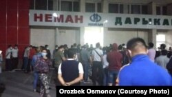 Очередь перед аптекой, Бишкек. 13 июля 2020 г.