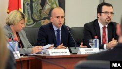 Министерт за финансии Драган Тевдовски на отворена дискусија за Предлог-буџет за 2018 година. 