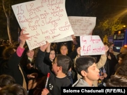 მეათე სკოლის მოსწავლეებისა და მშობლების პროტესტი. 28 ოქტომბერი. სალომე ჩადუნელის ფოტო