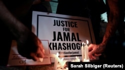 Архивска фотографија од годишнина од смртта на саудискиот новинар Џамал Кашоги