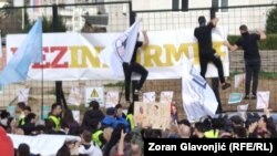 Србија - Протест пред ТВ Информер, Белград, 29 март 2025 година. 