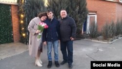 Встреча родителей и Степана уже на подконтрольной власти Украины территории. Фото из семейного архива