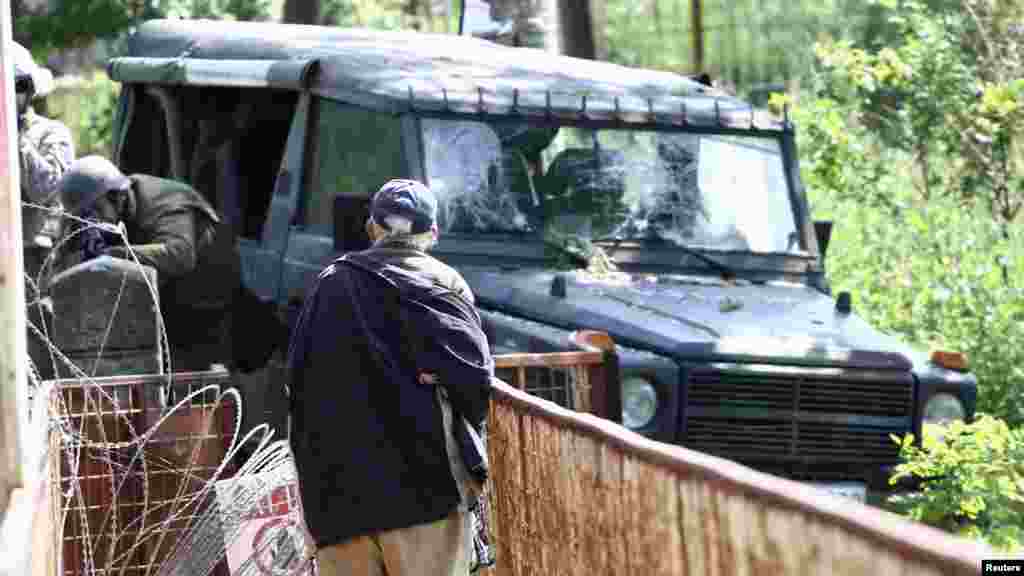 Zvečani, 01. juni 2012. Foto: REUTERS/Bojan Slavković