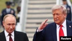 Владимир Путин и Дональд Трамп во время встречи на Аляске в августе