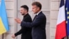 Украинскиот претседател Володимир Зеленски и францускиот претседател Емануел Макрон пристигнуваат на прес-конференција во Париз на 4 септември 2025 година