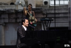 Матео Бочели по време на концерта си в Античния театър в Пловдив, 11 юни 2025 г.