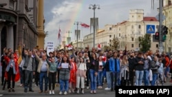Всеки ден хиляди излизат по улиците на столицата Минск, за да протестират срещу обявените резултати от изборите