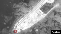 Один из новых искусственных островов Китая в Южно-Китайском море с аэродромом и гаванью, февраль 2017
