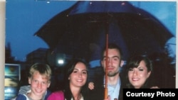 Djeca Samire Arnautović - Lejla , prva s desna, sa sestrama i bratom