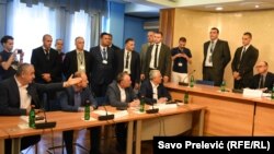 ​​Žestoki verbalni sukob nije prerastao u fizički samo zahvaljujući činjenici da je u jednom trenutku u salu ušlo 15 pripadnika skupštinskog obezbjeđenja