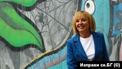 Мая Манолова 