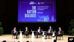 (slijeva nadesno) visoki predstavnik u BiH Christian Schmidt, bivša ambasadorica SAD-a pri NATO-u Kay Bailey Hutchison, šef diplomatije Hrvatske Gordan Grlić-Radman, šef diplomatije BiH Elmedin Konaković i bivši ambasador SAD-a u Hrvatskoj Peter Galbraith, Dayton, 23. maja 2025.