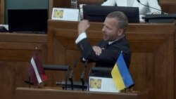 «Нас больше, и русский — наш язык!» Скандал в парламенте Латвии 