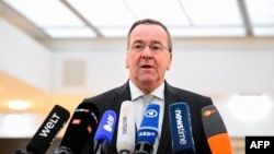 Boris Pistorijus, njemački ministar odbrane, obraća se medijima nakon što su razgovori o Ukrajini procurili u javnost, Berlin, 3. mart 2024.