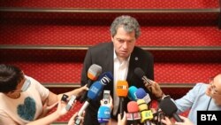 В следващите дни политическото ръководство на парламентарната група на ПП "Има такъв народ" ще изпрати покани за срещи до политическите ръководства на парламентарните групи на "Изправи се БГ! Ние идваме", "Демократична България" и БСП