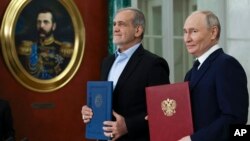 Претседателите на Иран и Русија, Масуд Пезешкијан и Владимир Путин