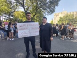 30 აგვისტოს გამართული აქცია თამარ ბაჩალიაშვილის ოჯახის წევრების მიერ მთავარ პროკურატურასთან, სადაც გარდაცვლილის დედამ თქვა, რომ თამარს გაშიფრული ჰქონდა კავკასიაში იარაღით უკანონო ვაჭრობის სქემა და ამიტომაც მოიშორეს თავიდან ამ სქემაში ჩართულმა პირებმა