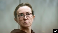 Journalist Alsu Kurmasheva attends a court hearing in Kazan